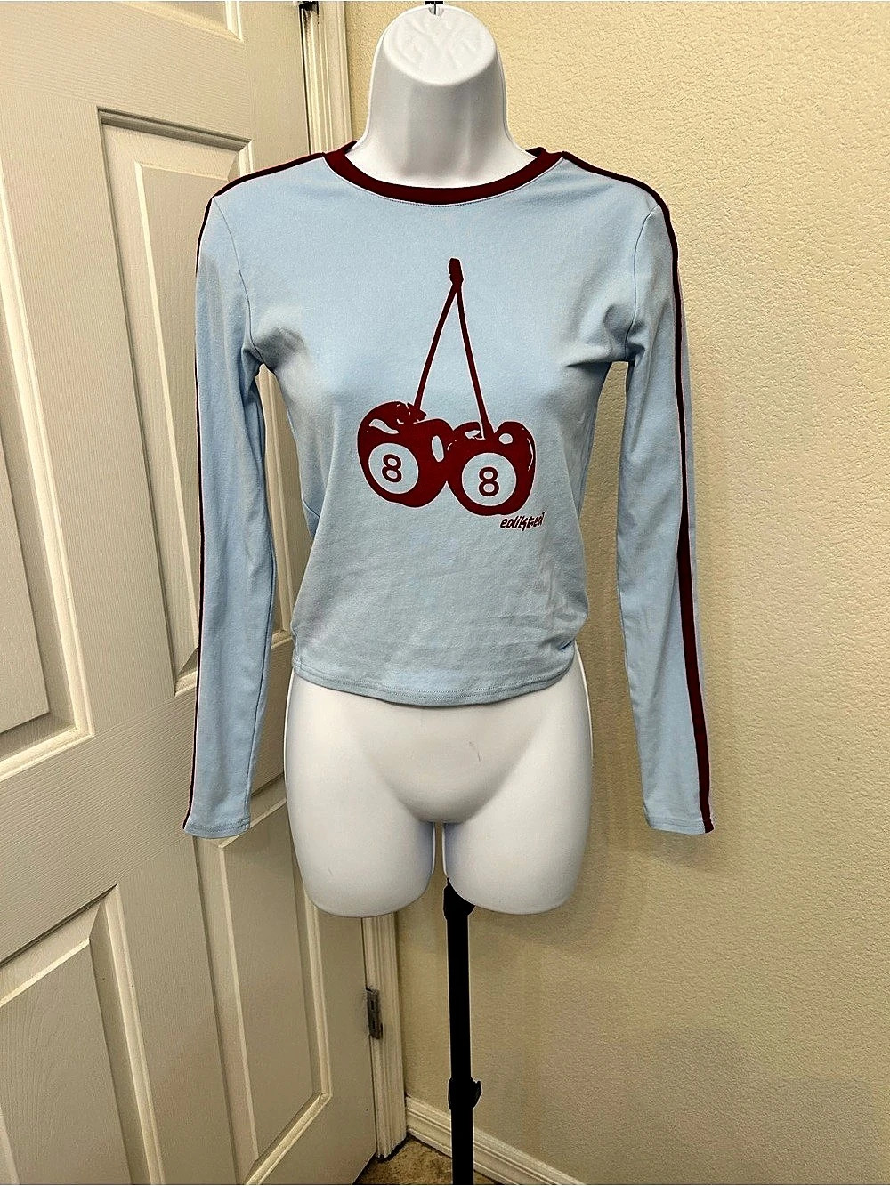 Edikted Cherry 8 Long Sleeve Stretch Cotton T-Shirt Graphic Tee Blue & Red